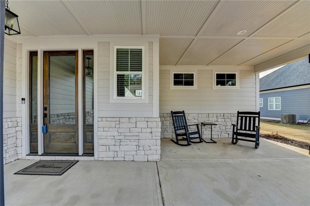 4 bedroom, 4 bathroom, 3,011 sq ft single family residence for sale at 1331 Legend Drive, Greensboro, GA 30642 — photo 4