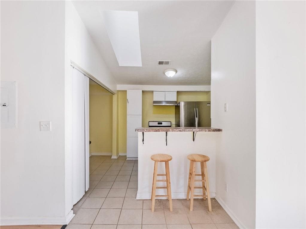 2 bedroom, 2 bathroom, 1,041 sq ft condominium for sale at 6397 Wedgewood Trace, Tucker, GA 30084 — photo 6