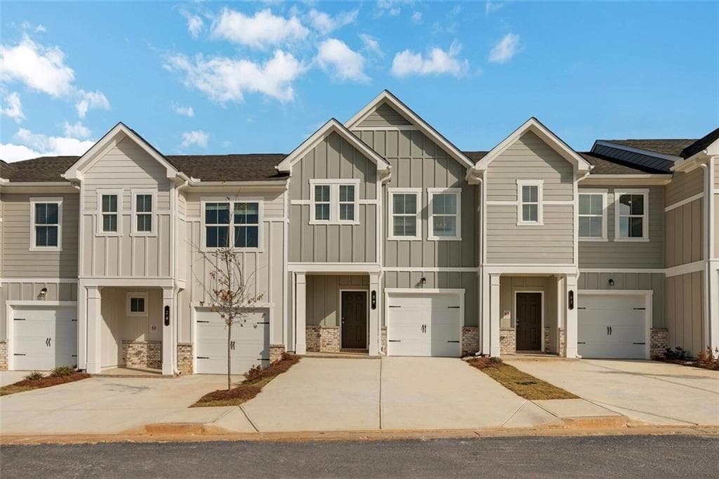 2 bedroom, 3 bathroom, 1,332 sq ft townhouse for rent at 10 American Avenue Juniper, Newnan, GA 30263 for $2,210 a month