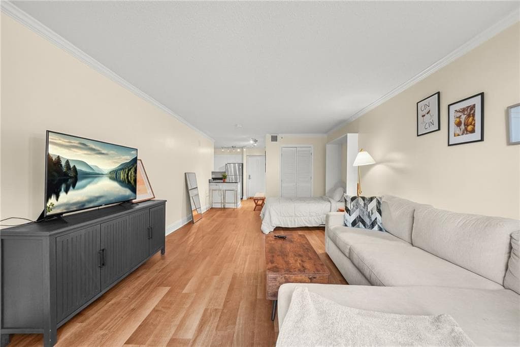 1 bedroom, 1 bathroom, 543 sq ft condominium for sale at 2870 Pharr Court South 608, Atlanta, GA 30305 — photo 3