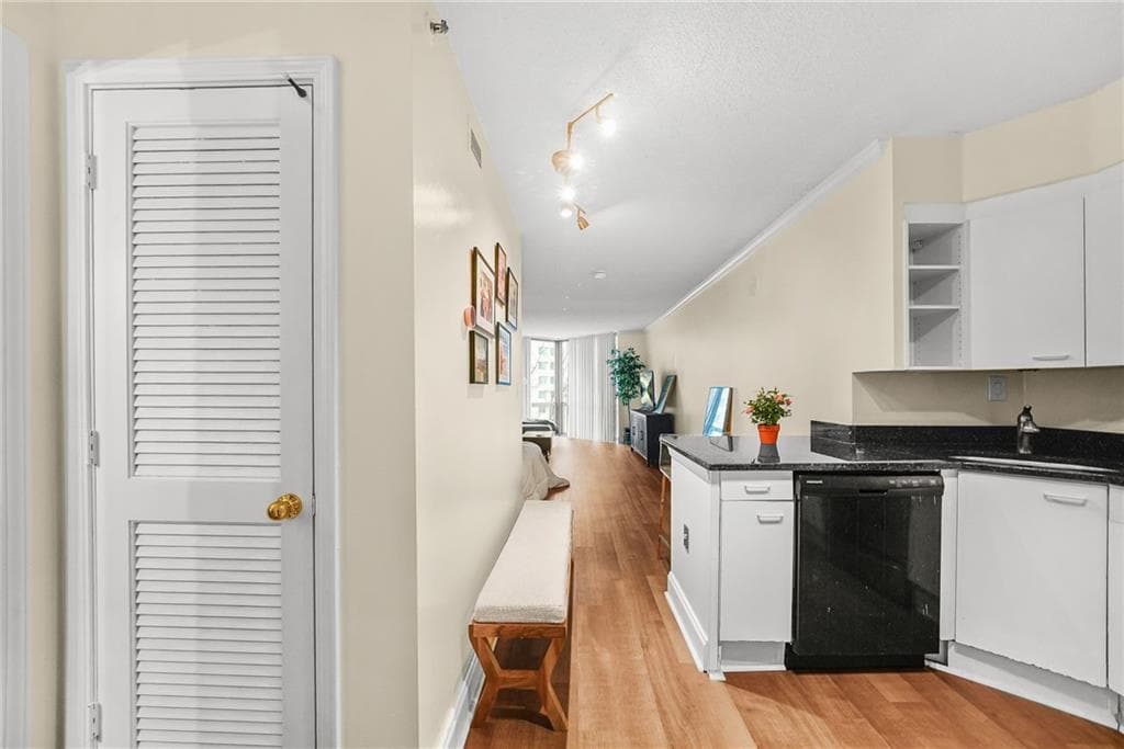 1 bedroom, 1 bathroom, 543 sq ft condominium for sale at 2870 Pharr Court South 608, Atlanta, GA 30305 — photo 5