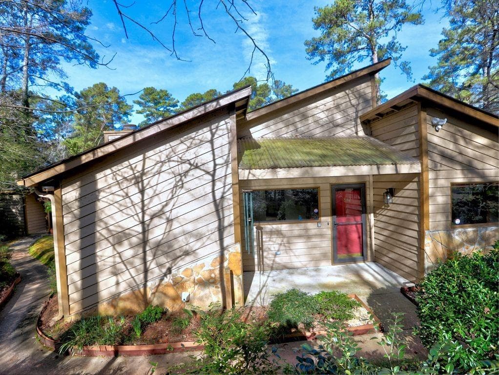 2 bedroom, 3 bathroom, 1,464 sq ft condominium sold at 862 Bonnie Glen Drive, Marietta, GA 30067