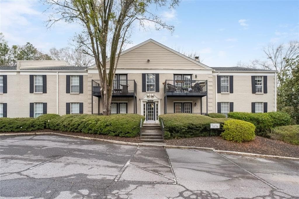 2 bedroom, 2 bathroom, 1,181 sq ft condominium for sale at 3440 Essex Avenue 103, Atlanta, GA 30339
