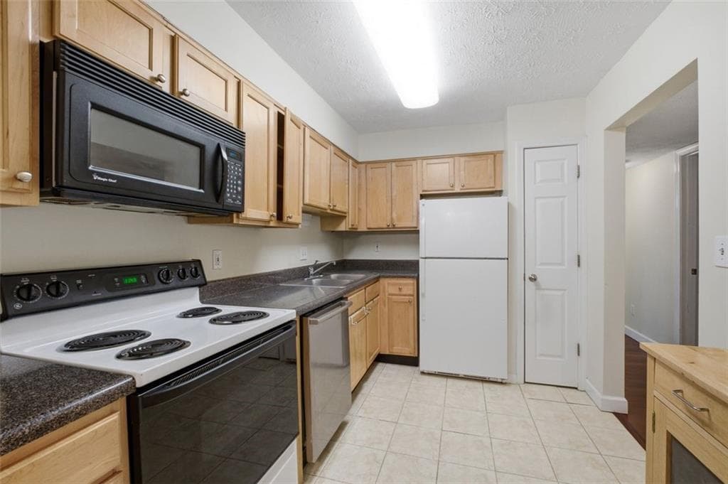 2 bedroom, 2 bathroom, 1,181 sq ft condominium for sale at 3440 Essex Avenue 103, Atlanta, GA 30339 — photo 8