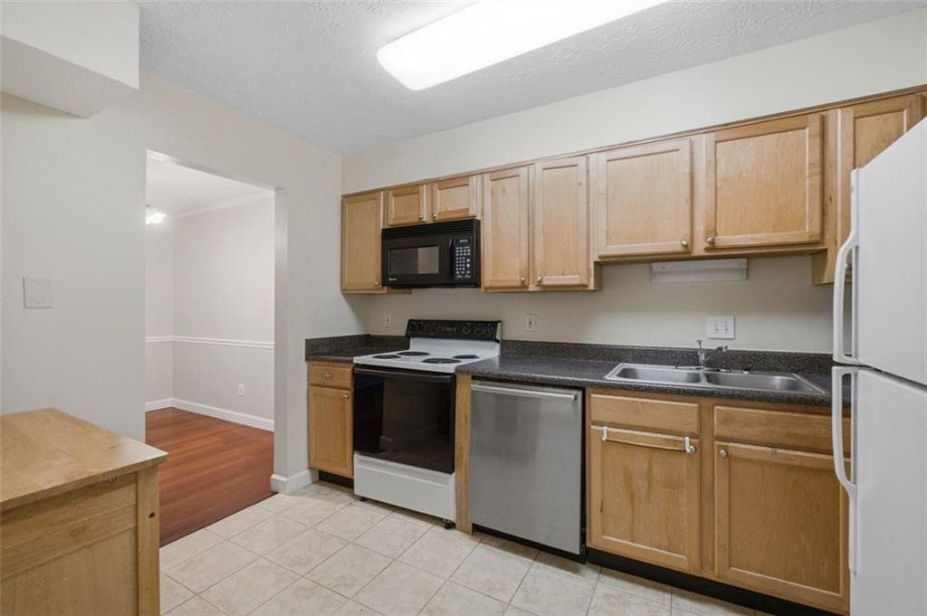 2 bedroom, 2 bathroom, 1,181 sq ft condominium for sale at 3440 Essex Avenue 103, Atlanta, GA 30339 — photo 9