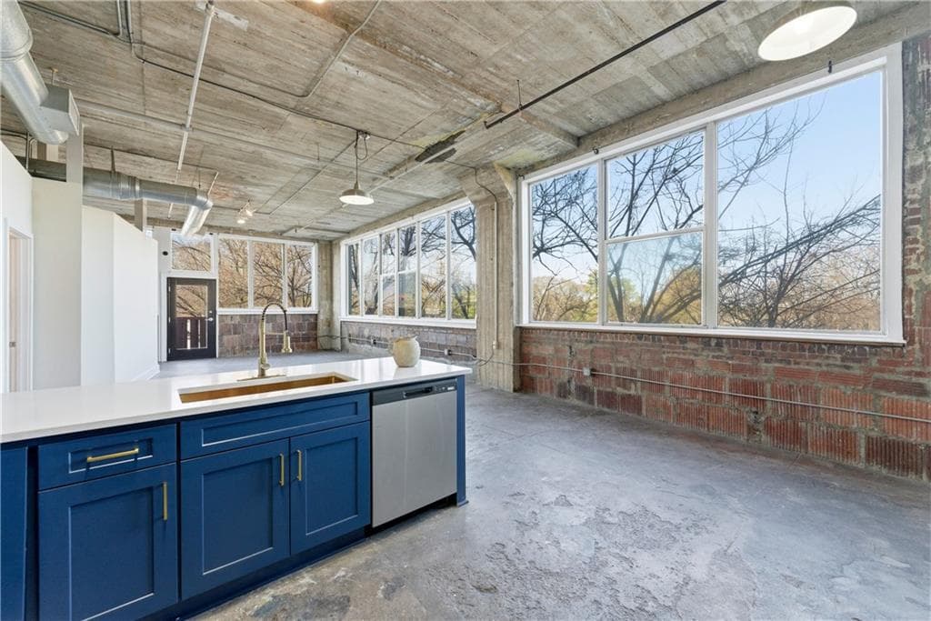 2 bedroom, 1 bathroom, 1,242 sq ft condominium sold at 505 Whitehall Street 208, Atlanta, GA 30303