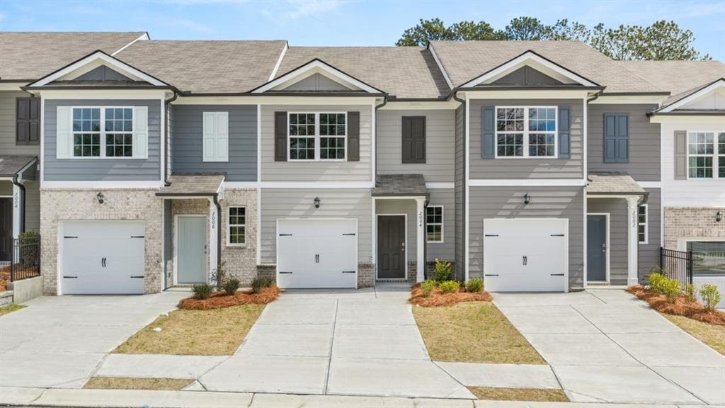 3 bedroom, 3 bathroom, 1,508 sq ft townhouse for sale at 2004 Roseleigh Drive, Douglasville, GA 30134