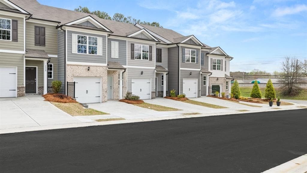 3 bedroom, 3 bathroom, 1,508 sq ft townhouse for sale at 2004 Roseleigh Drive, Douglasville, GA 30134 — photo 2