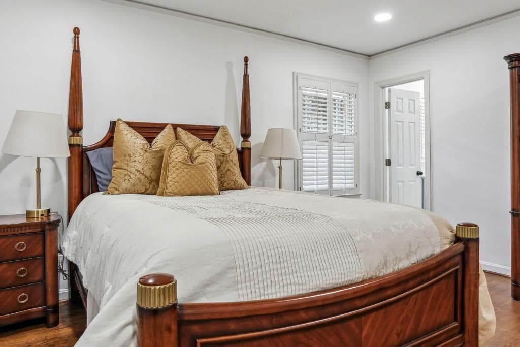3 bedroom, 3 bathroom, 2,472 sq ft single family residence for rent at 4379 Tree Haven Drive, Atlanta, GA 30342 for $6,000 a month — photo 4