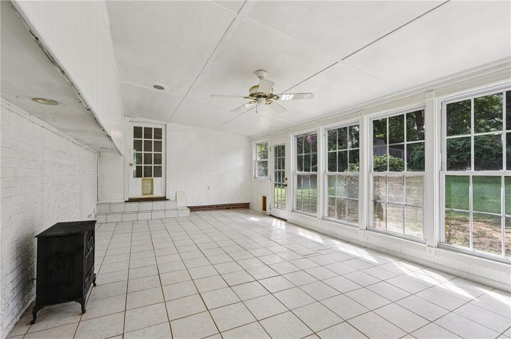 3 bedroom, 2 bathroom, 1,933 sq ft single family residence under contract at 2844 Jordan Woods Drive, Lawrenceville, GA 30044 — photo 4