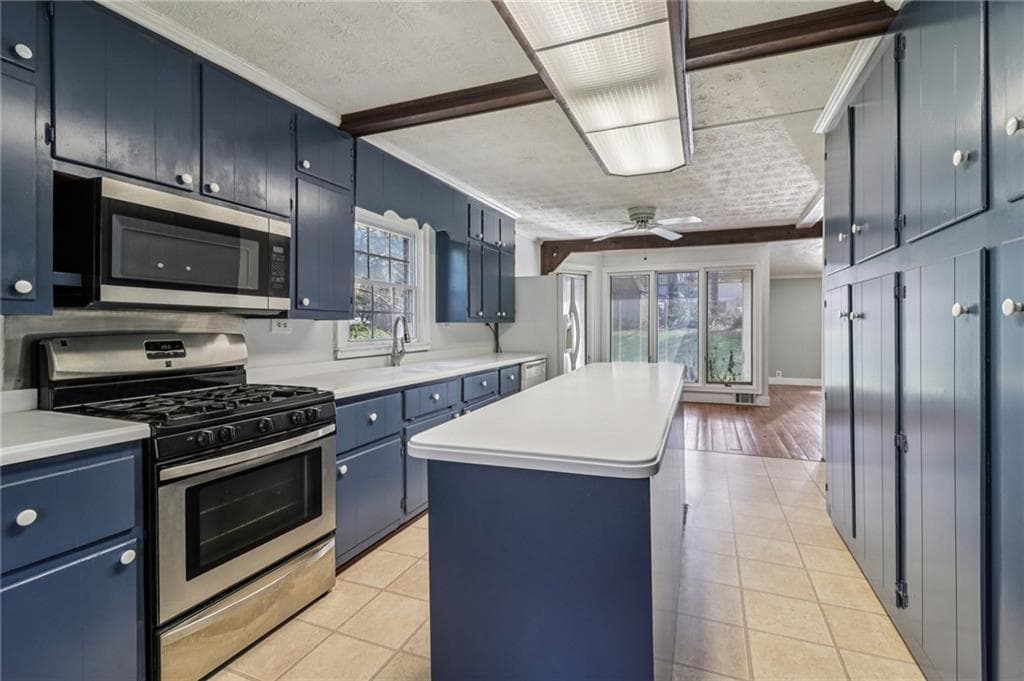 3 bedroom, 2 bathroom, 1,933 sq ft single family residence under contract at 2844 Jordan Woods Drive, Lawrenceville, GA 30044 — photo 6