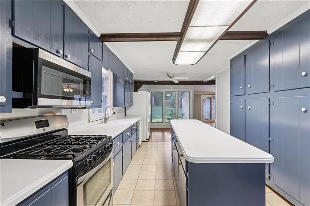 3 bedroom, 2 bathroom, 1,933 sq ft single family residence under contract at 2844 Jordan Woods Drive, Lawrenceville, GA 30044 — photo 7