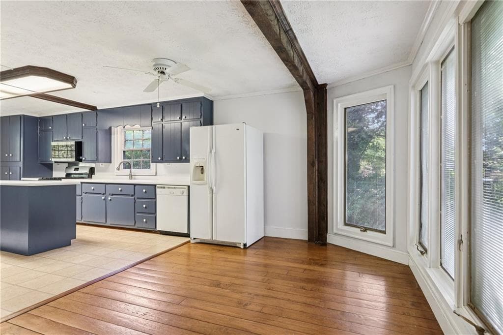 3 bedroom, 2 bathroom, 1,933 sq ft single family residence under contract at 2844 Jordan Woods Drive, Lawrenceville, GA 30044 — photo 8