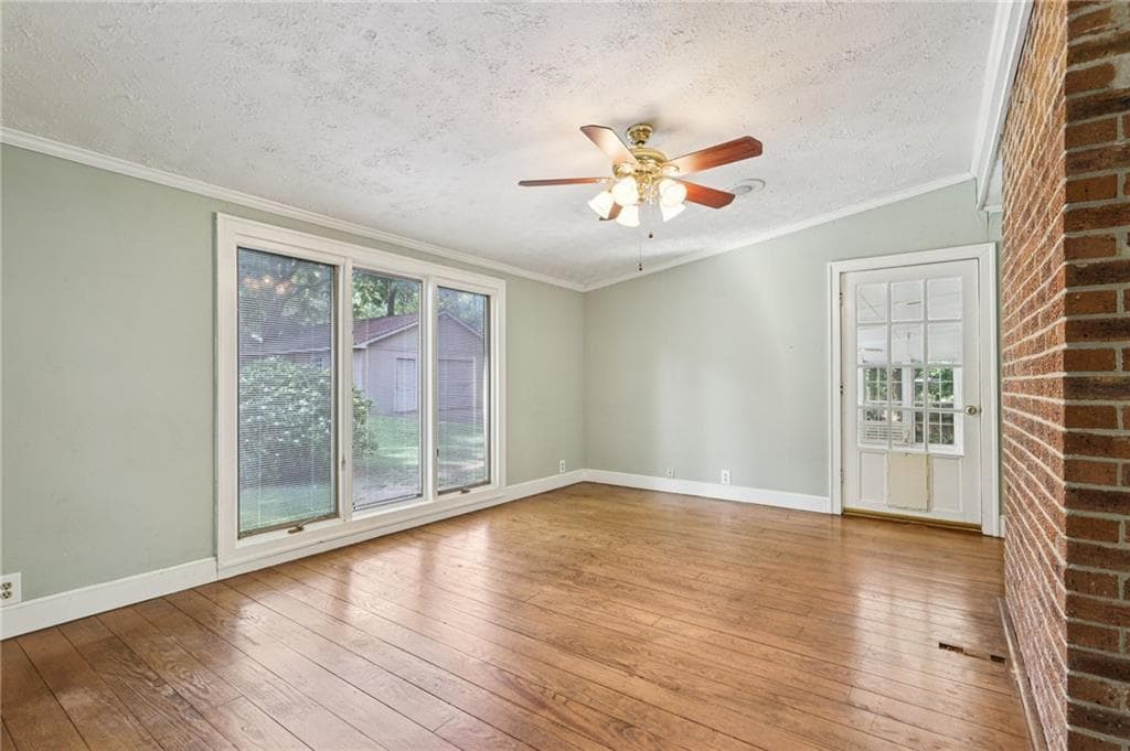 3 bedroom, 2 bathroom, 1,933 sq ft single family residence under contract at 2844 Jordan Woods Drive, Lawrenceville, GA 30044 — photo 10