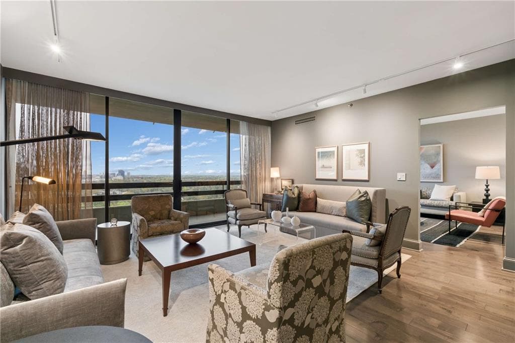 2 bedroom, 2 bathroom, 2,403 sq ft condominium sold at 2660 Peachtree Road 28F, Atlanta, GA 30305