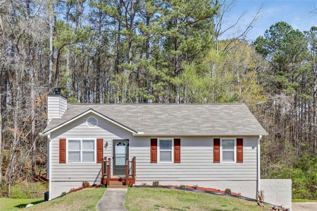3 bedroom, 2 bathroom, 1,120 sq ft single family residence for sale at 8730 Parliament Place, Jonesboro, GA 30238