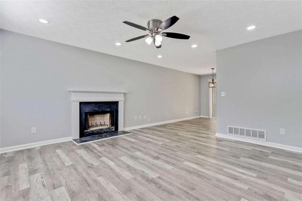3 bedroom, 2 bathroom, 1,120 sq ft single family residence under contract at 8730 Parliament Place, Jonesboro, GA 30238 — photo 3