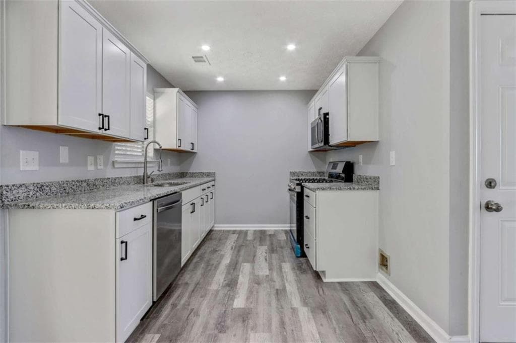 3 bedroom, 2 bathroom, 1,120 sq ft single family residence under contract at 8730 Parliament Place, Jonesboro, GA 30238 — photo 6