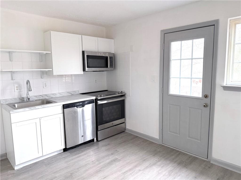 2 bedroom, 1 bathroom, 831 sq ft condominium for sale at 195 Sycamore Drive 39, Athens, GA 30606 — photo 2