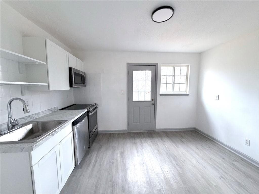 2 bedroom, 1 bathroom, 831 sq ft condominium for sale at 195 Sycamore Drive 39, Athens, GA 30606 — photo 3
