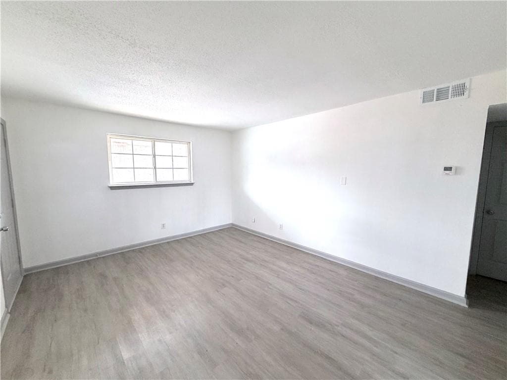 2 bedroom, 1 bathroom, 831 sq ft condominium for sale at 195 Sycamore Drive 39, Athens, GA 30606 — photo 9