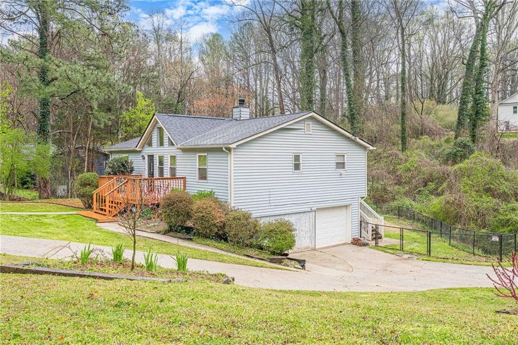 3 bedroom, 2 bathroom, 2,072 sq ft single family residence under contract at 549 Pineland Circle, Mableton, GA 30126 — photo 6