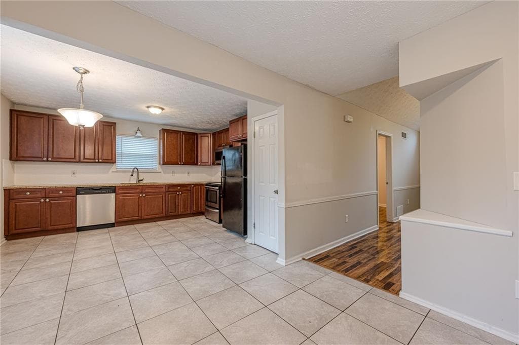 3 bedroom, 2 bathroom, 2,072 sq ft single family residence under contract at 549 Pineland Circle, Mableton, GA 30126 — photo 10