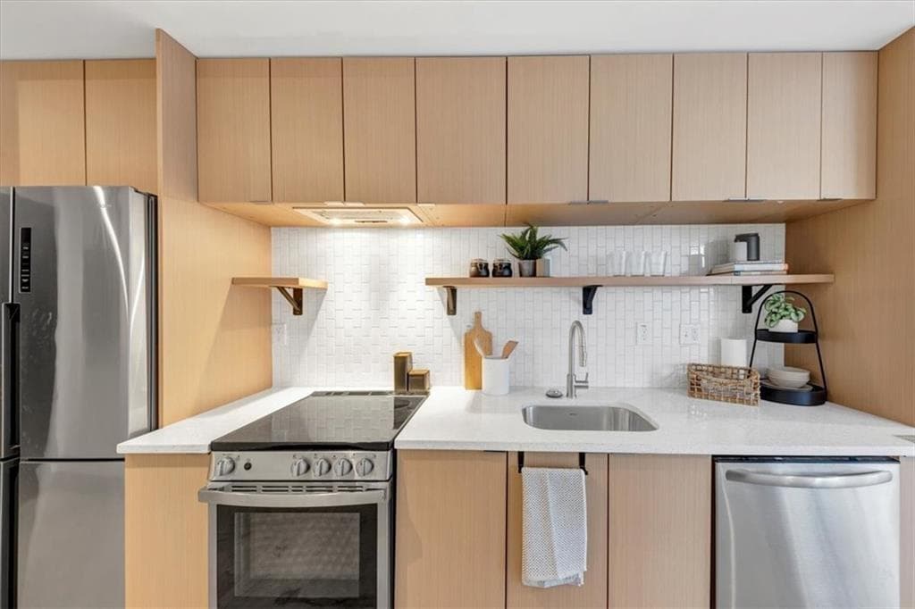 1 bedroom, 1 bathroom condominium under contract at 1805 HARVARD Avenue 304, College Park, GA 30337