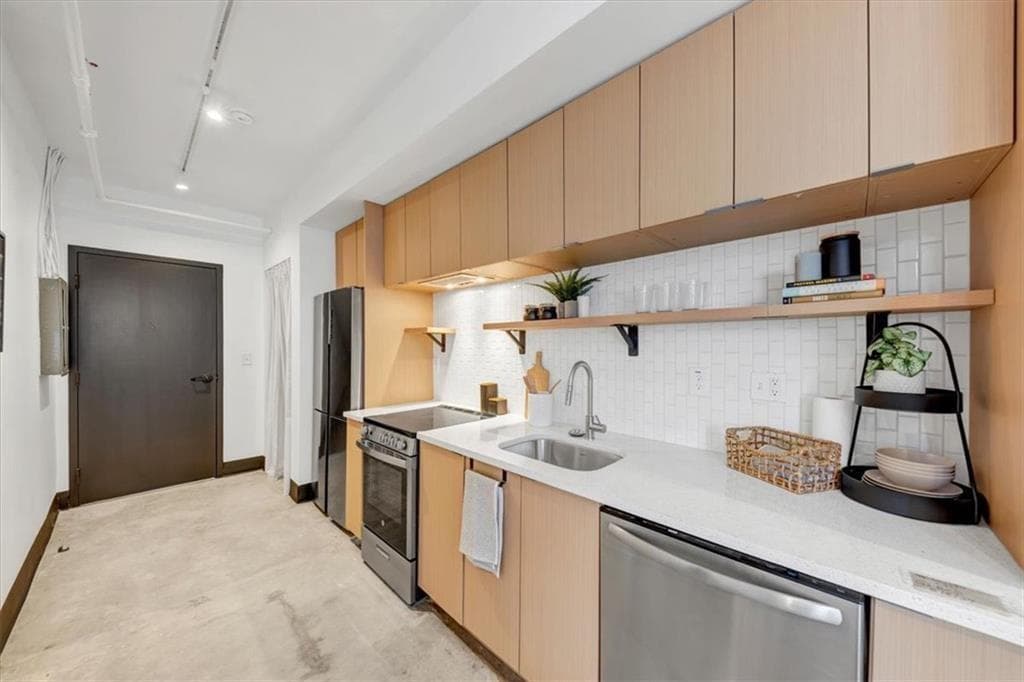 1 bedroom, 1 bathroom condominium under contract at 1805 HARVARD Avenue 304, College Park, GA 30337 — photo 3