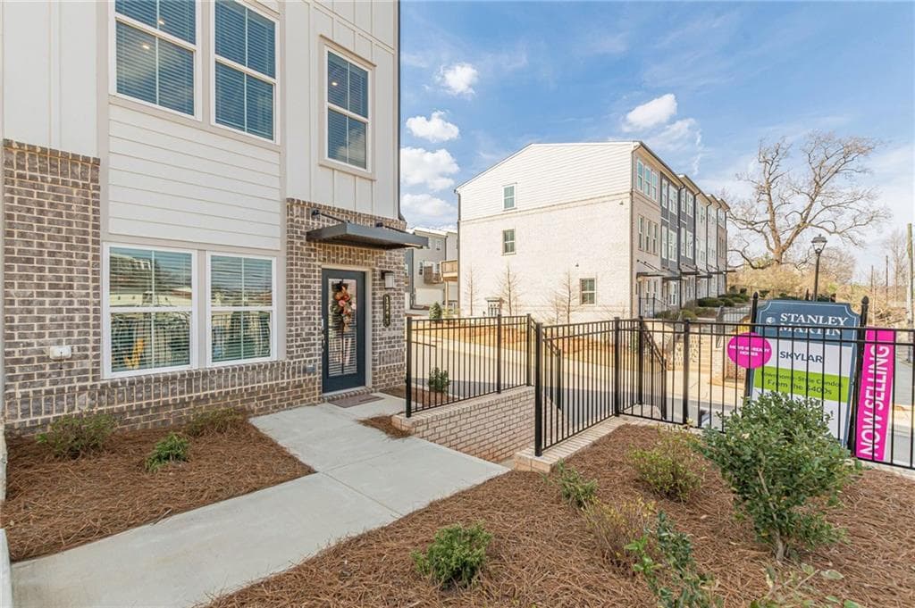 3 bedroom, 5 bathroom, 1,898 sq ft townhouse for rent at 1205 Skylar Lane, Atlanta, GA 30315 for $2,800 a month — photo 1 of 39