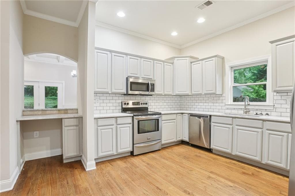 5 bedroom, 4 bathroom, 3,682 sq ft single family residence for sale at 274 Rockyford Road, Atlanta, GA 30317 — photo 4