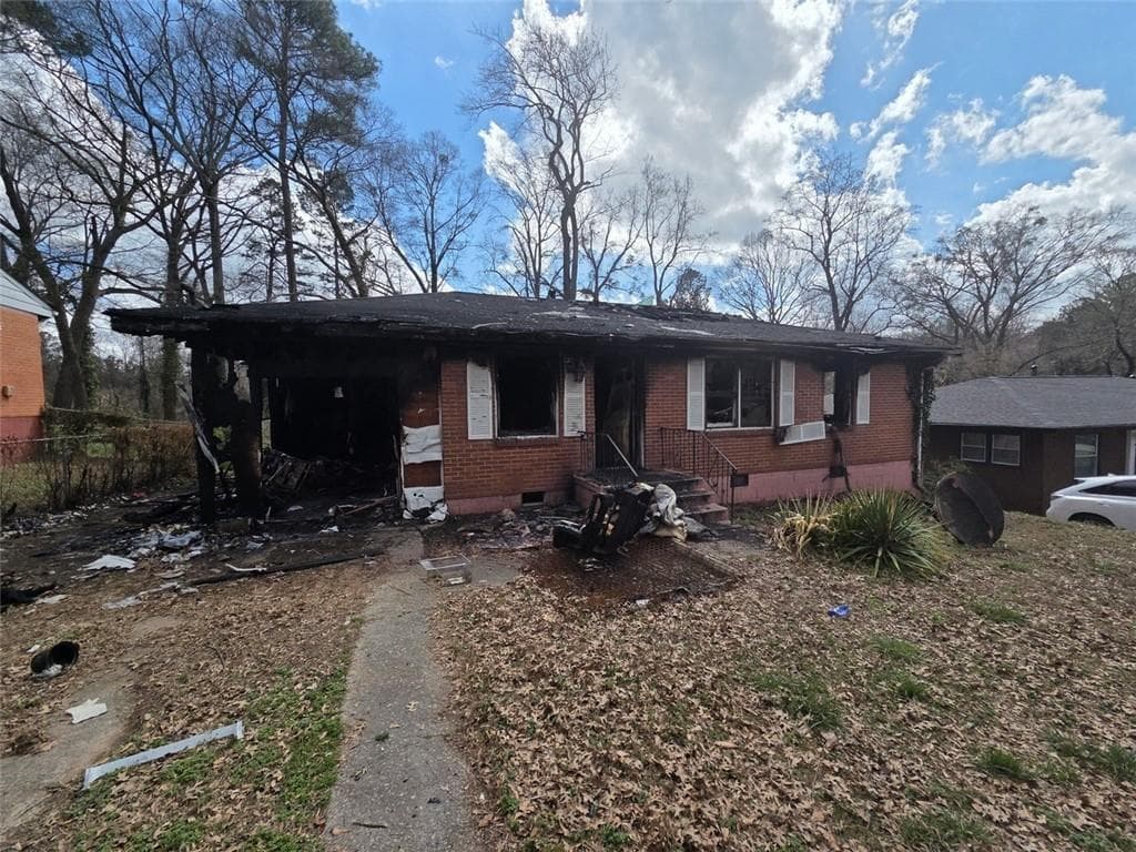 3 bedroom, 1 bathroom, 1,197 sq ft single family residence sold at 678 Quaker Street, Atlanta, GA 30315