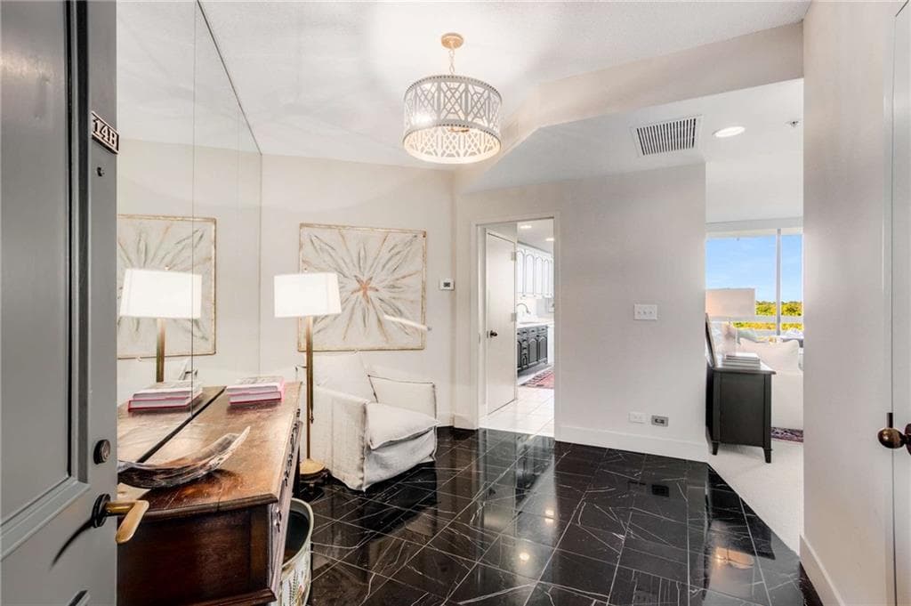 1 bedroom, 2 bathroom, 1,630 sq ft condominium under contract at 2660 Peachtree Road 14B, Atlanta, GA 30305 — photo 2