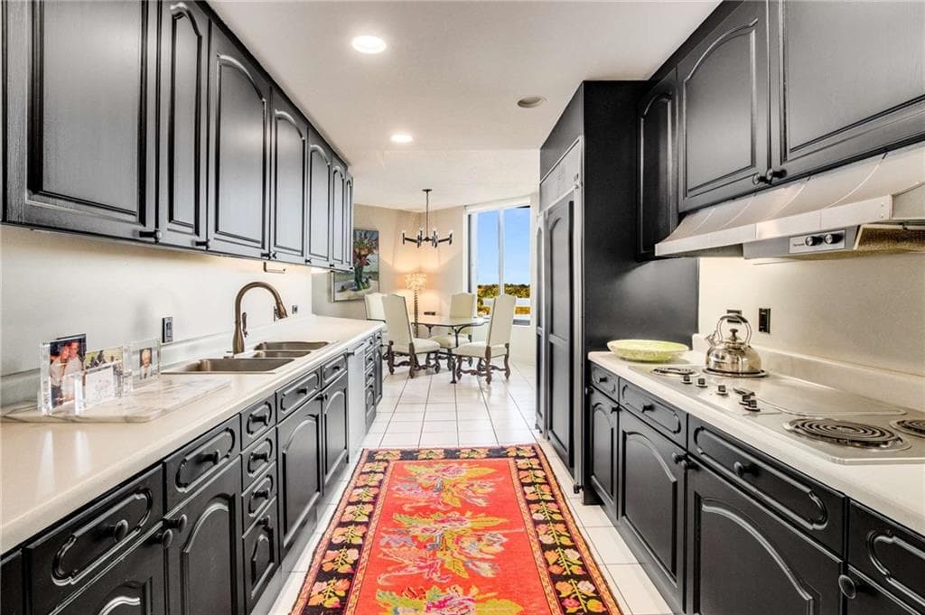 1 bedroom, 2 bathroom, 1,630 sq ft condominium under contract at 2660 Peachtree Road 14B, Atlanta, GA 30305 — photo 4