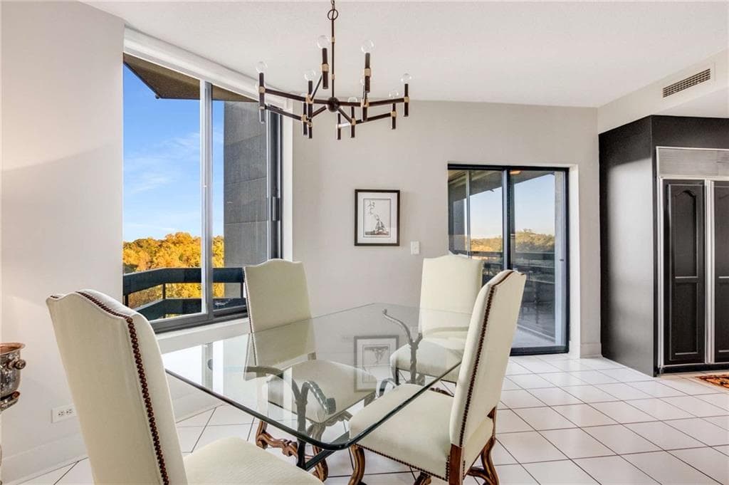 1 bedroom, 2 bathroom, 1,630 sq ft condominium under contract at 2660 Peachtree Road 14B, Atlanta, GA 30305 — photo 8