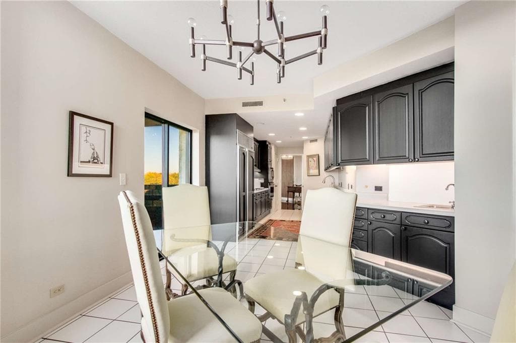 1 bedroom, 2 bathroom, 1,630 sq ft condominium under contract at 2660 Peachtree Road 14B, Atlanta, GA 30305 — photo 9