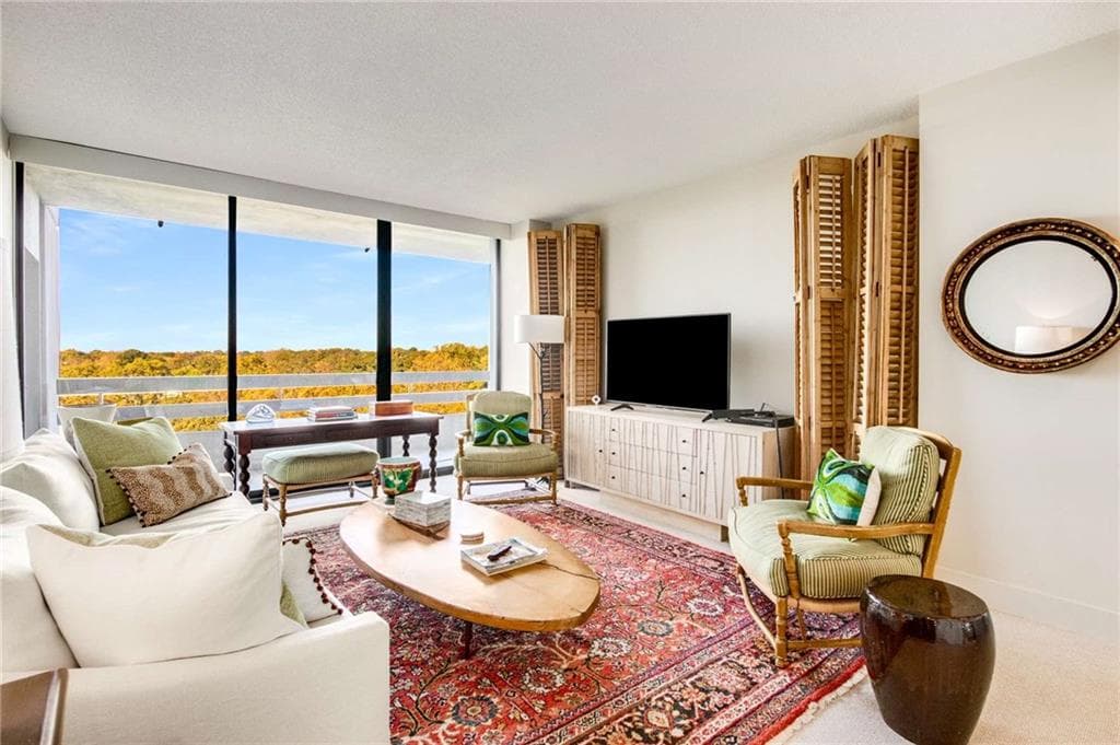 1 bedroom, 2 bathroom, 1,630 sq ft condominium under contract at 2660 Peachtree Road 14B, Atlanta, GA 30305 — photo 10