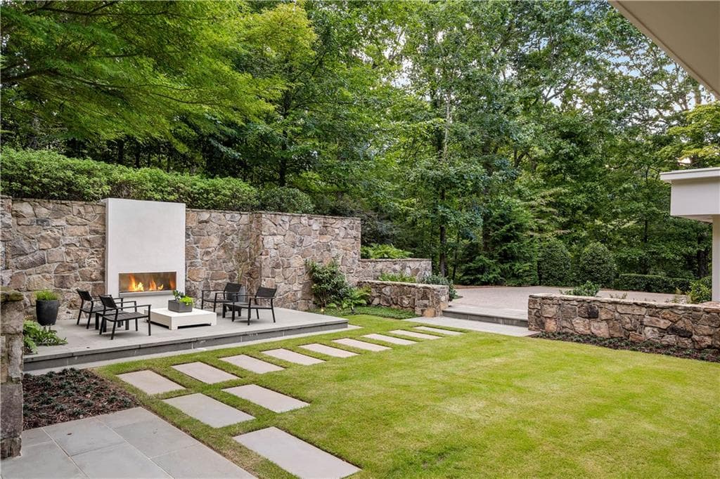 5 bedroom, 4 bathroom, 4,358 sq ft single family residence under contract at 1640 Winterthur Close, Atlanta, GA 30328 — photo 3