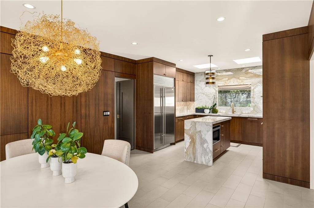 5 bedroom, 4 bathroom, 4,358 sq ft single family residence under contract at 1640 Winterthur Close, Atlanta, GA 30328 — photo 10