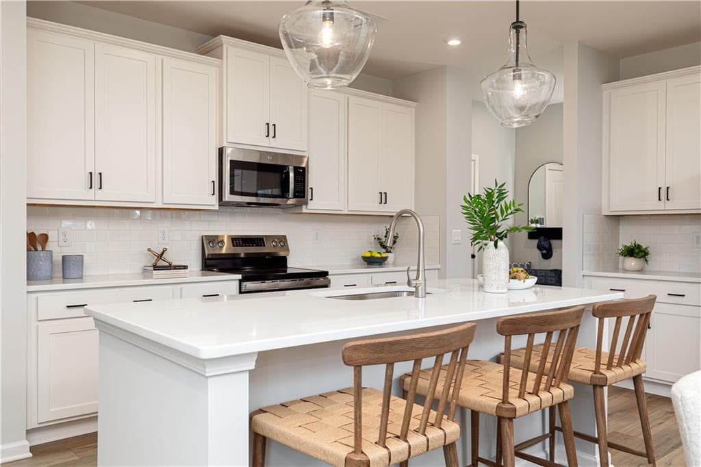 3 bedroom, 3 bathroom, 1,863 sq ft townhouse for sale at 842 Leraes Way, Loganville, GA 30052 — photo 2