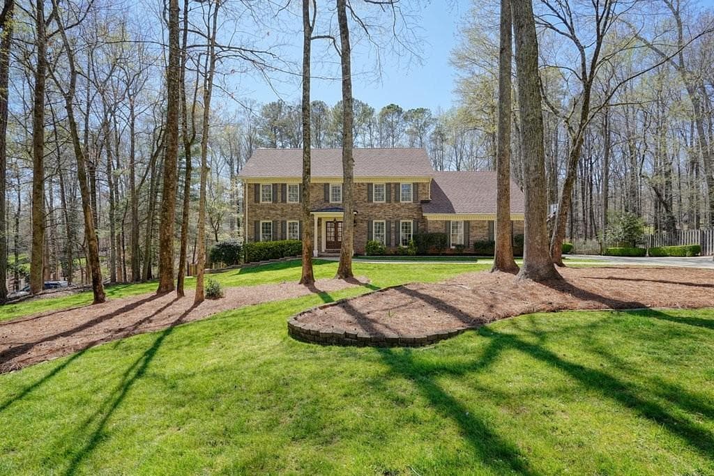 235 Oak Leaf Circle, Roswell, GA 30075 — most recent listing photo
