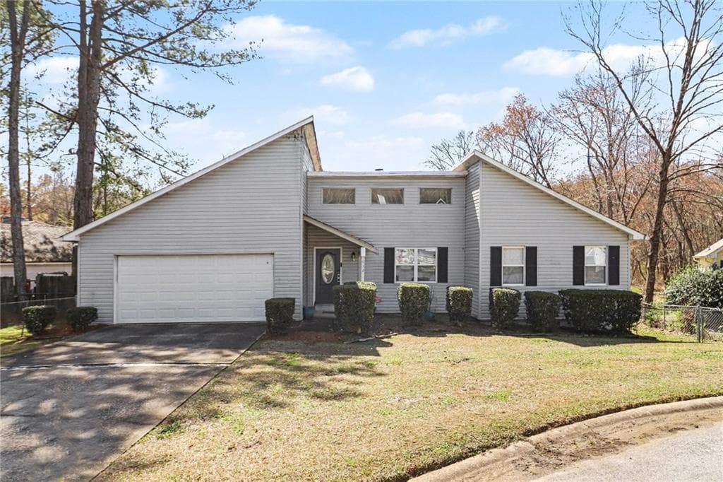 3 bedroom, 2 bathroom, 1,422 sq ft single family residence under contract at 632 Woodknoll Court, Jonesboro, GA 30238 — photo 2