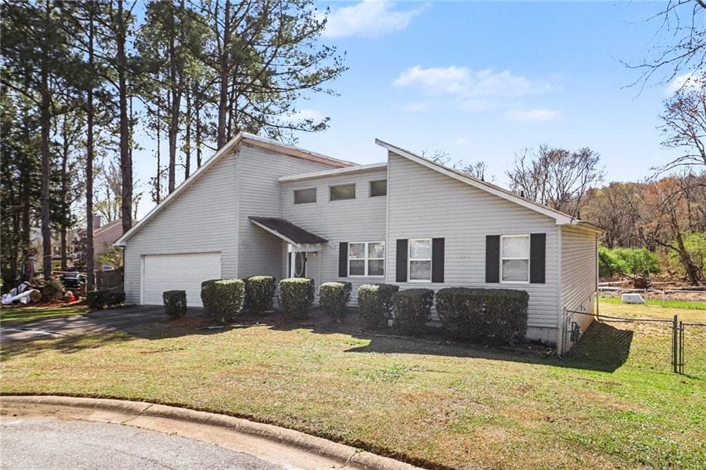 3 bedroom, 2 bathroom, 1,422 sq ft single family residence under contract at 632 Woodknoll Court, Jonesboro, GA 30238 — photo 3