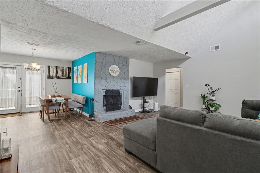 3 bedroom, 2 bathroom, 1,422 sq ft single family residence under contract at 632 Woodknoll Court, Jonesboro, GA 30238 — photo 4