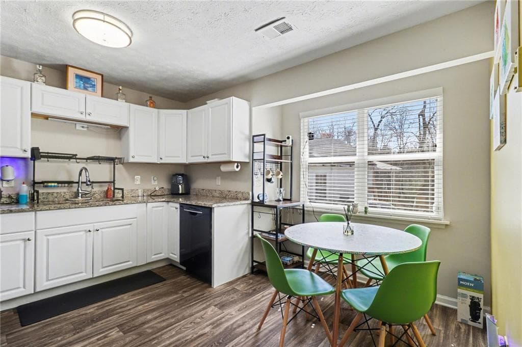 3 bedroom, 2 bathroom, 1,422 sq ft single family residence under contract at 632 Woodknoll Court, Jonesboro, GA 30238 — photo 8