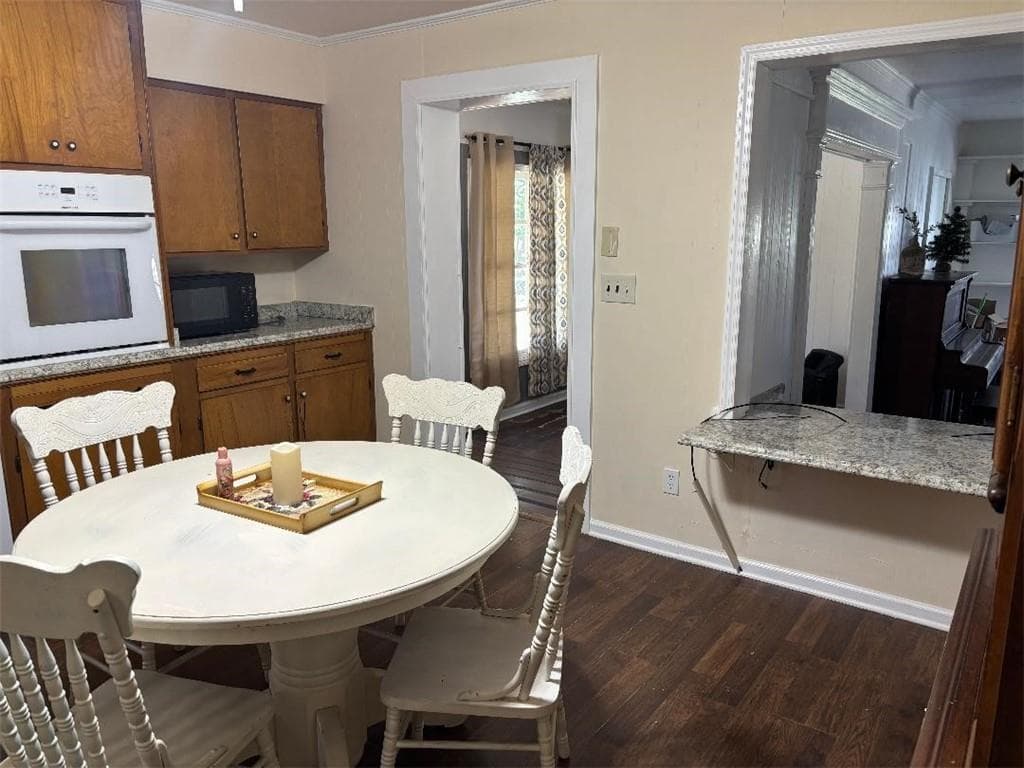 4 bedroom, 2 bathroom, 2,326 sq ft single family residence under contract at 8795 Maysville Road, Maysville, GA 30558 — photo 5