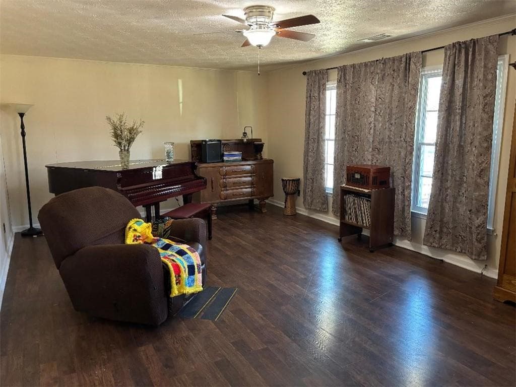 4 bedroom, 2 bathroom, 2,326 sq ft single family residence under contract at 8795 Maysville Road, Maysville, GA 30558 — photo 7