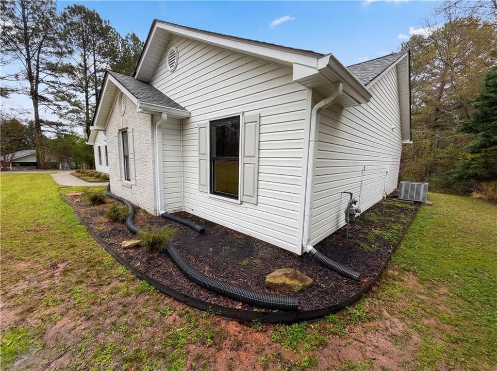 3 bedroom, 2 bathroom, 1,418 sq ft single family residence under contract at 4241 Grady Smith Road, Loganville, GA 30052 — photo 6