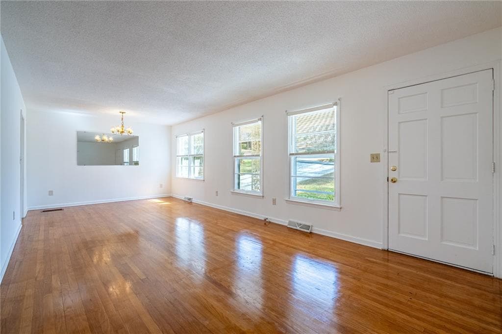 3 bedroom, 3 bathroom, 2,984 sq ft single family residence for sale at 33 Summit Drive, Lindale, GA 30147 — photo 8