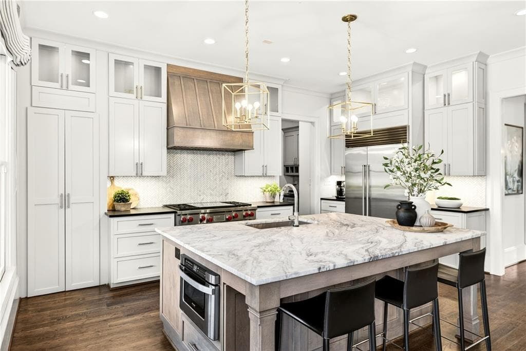 7 bedroom, 7 bathroom, 6,685 sq ft single family residence under contract at 2838 Redding Road, Atlanta, GA 30319 — photo 4